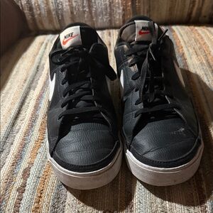 Nike Men's Black and White Sneakers